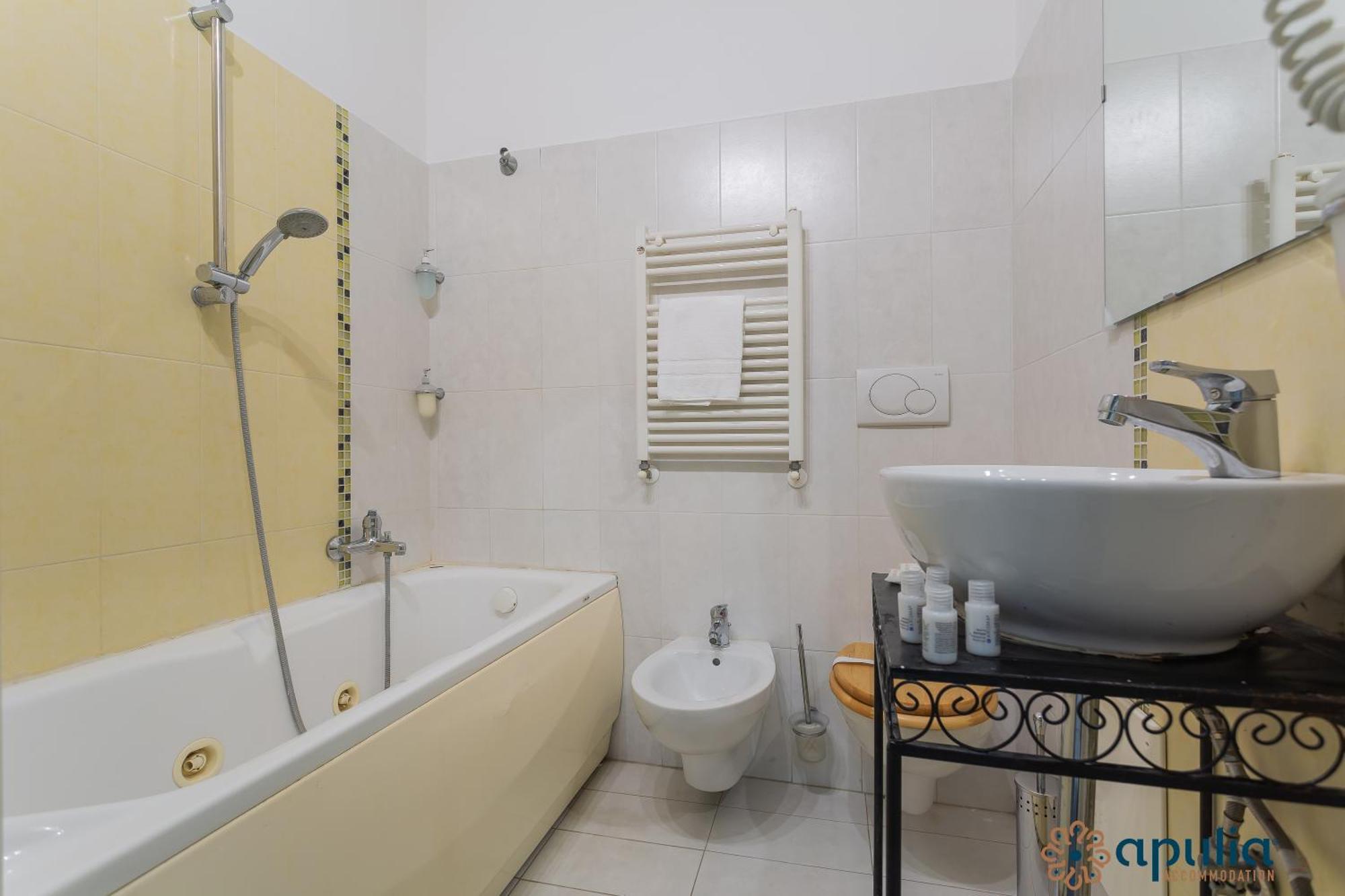 Le Antiche Mura By Apulia *